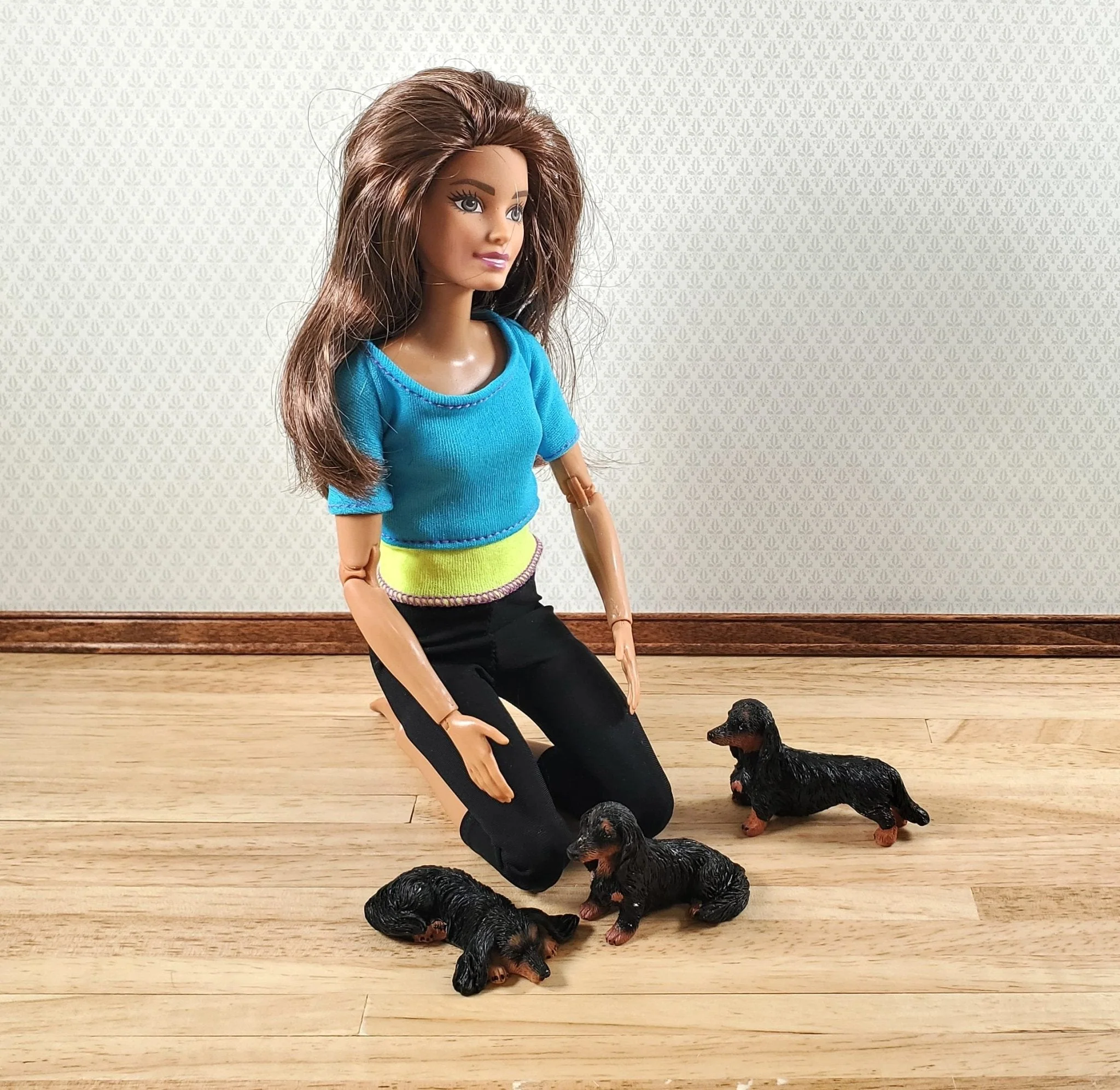 Dollhouse 1:6 Scale Dachshund Dogs Set of 3 Playscale Long Haired Puppy Pets - Image 4