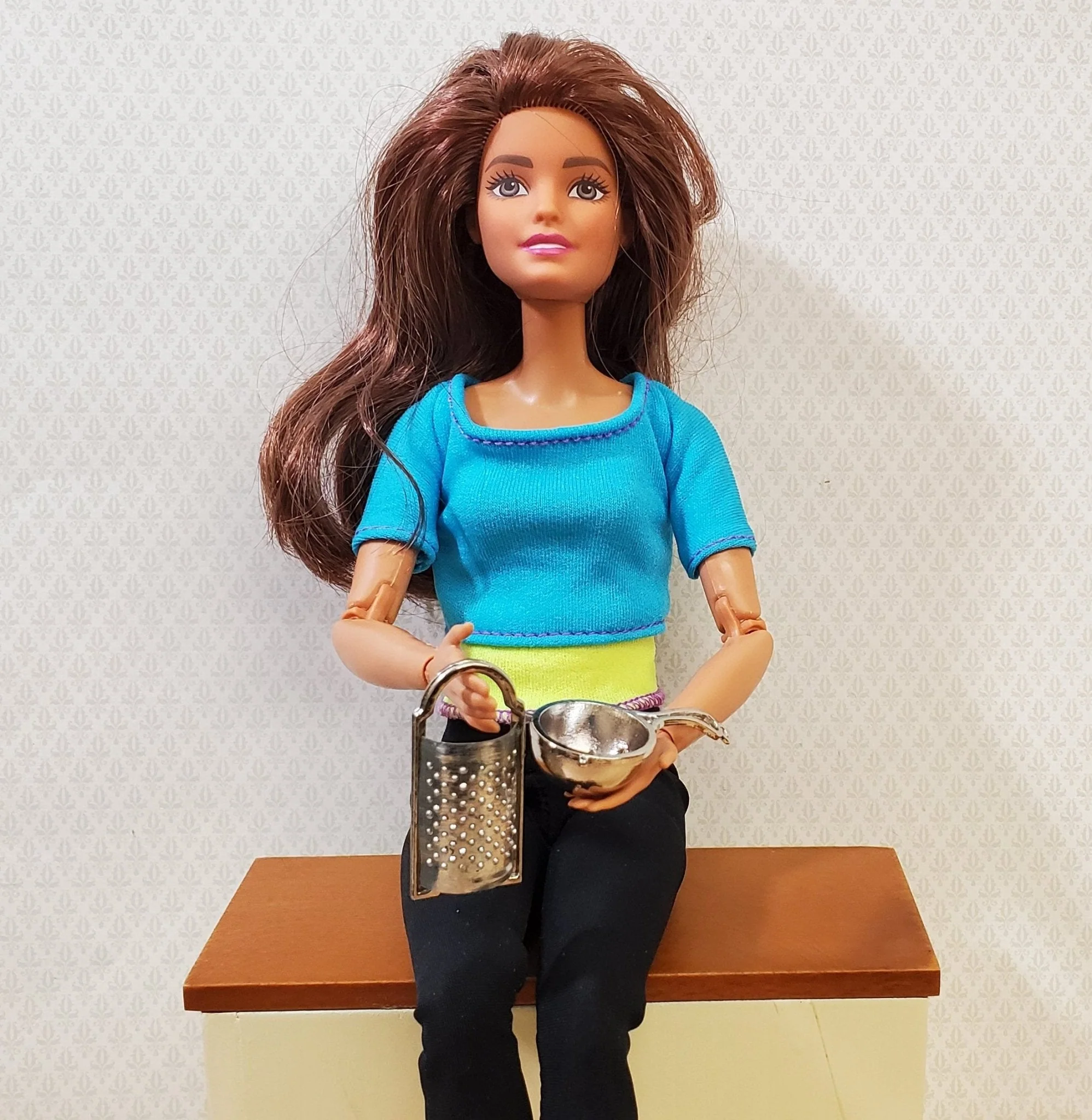 Dollhouse 1:6 Scale Grater & Strainer Playscale Kitchen Accessories Metal Silver - Image 3