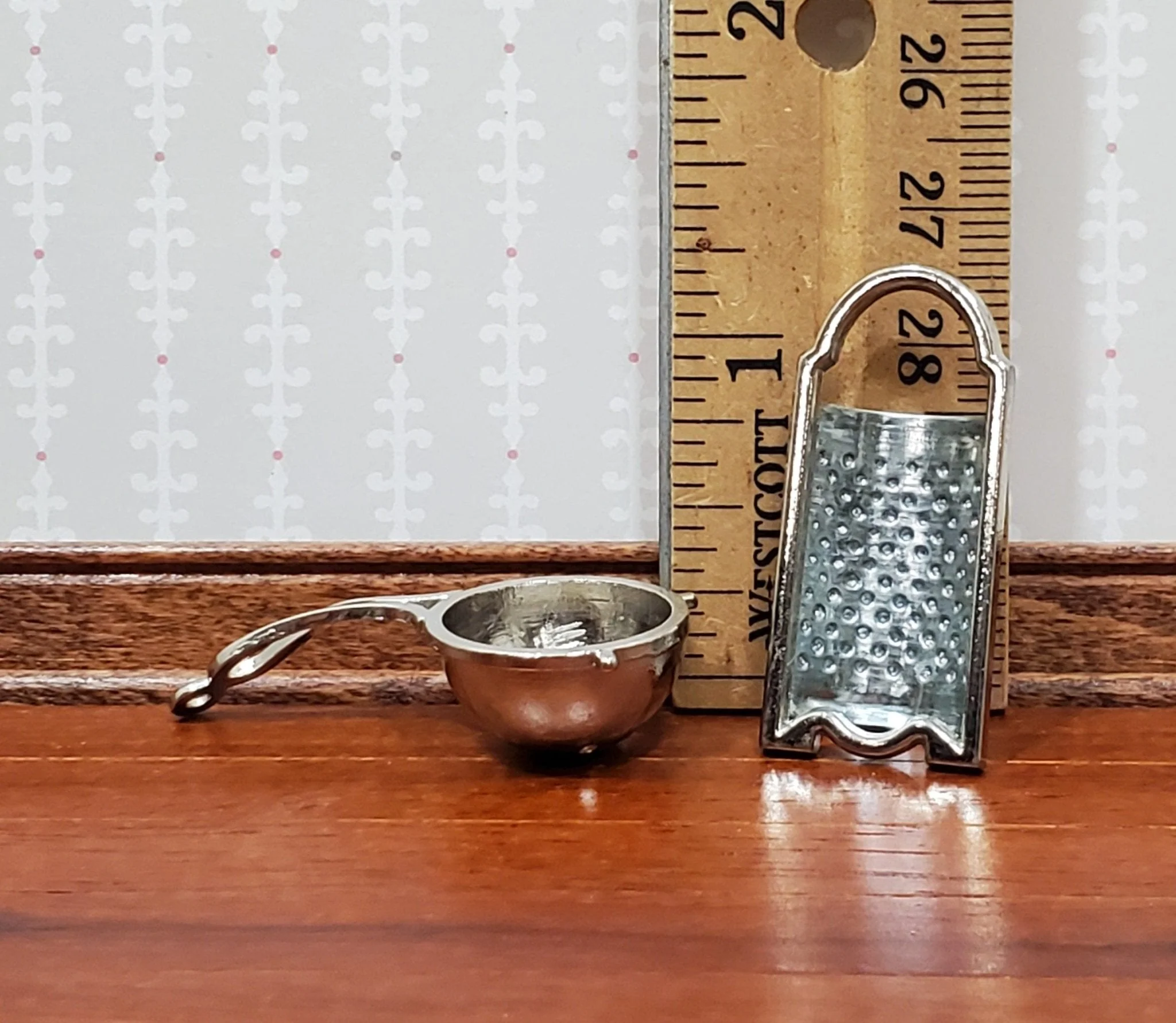 Dollhouse 1:6 Scale Grater & Strainer Playscale Kitchen Accessories Metal Silver - Image 7