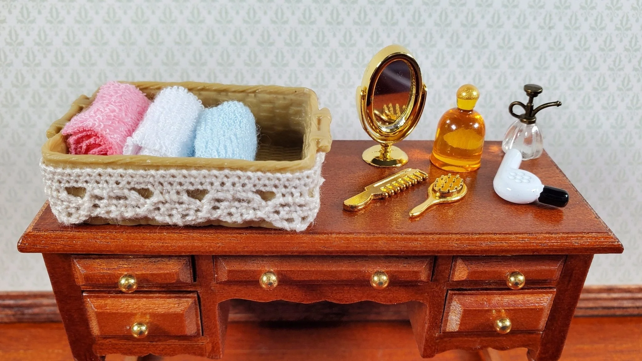 Dollhouse Bath Vanity Accessories Set Basket Towels Comb ++ 1:12 Scale Miniature - Image 3