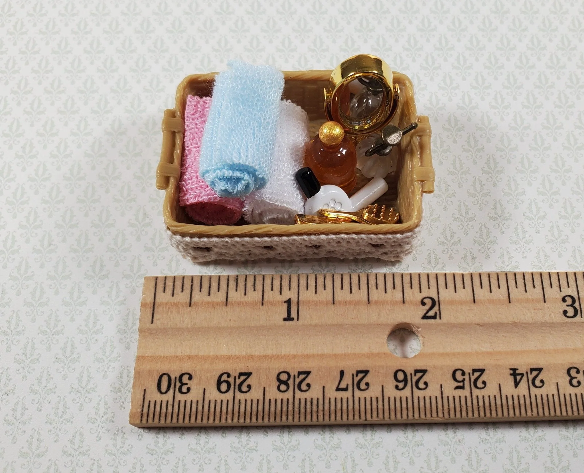 Dollhouse Bath Vanity Accessories Set Basket Towels Comb ++ 1:12 Scale Miniature - Image 4