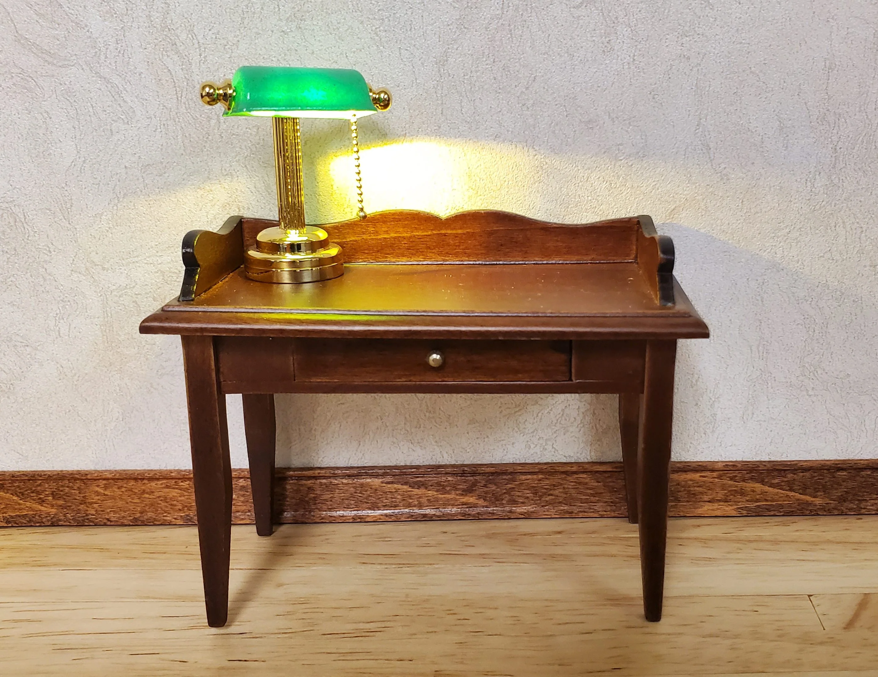 Dollhouse Battery Light Bankers Desk Table Lamp Green Shade 1:12 Scale Miniature - Image 3