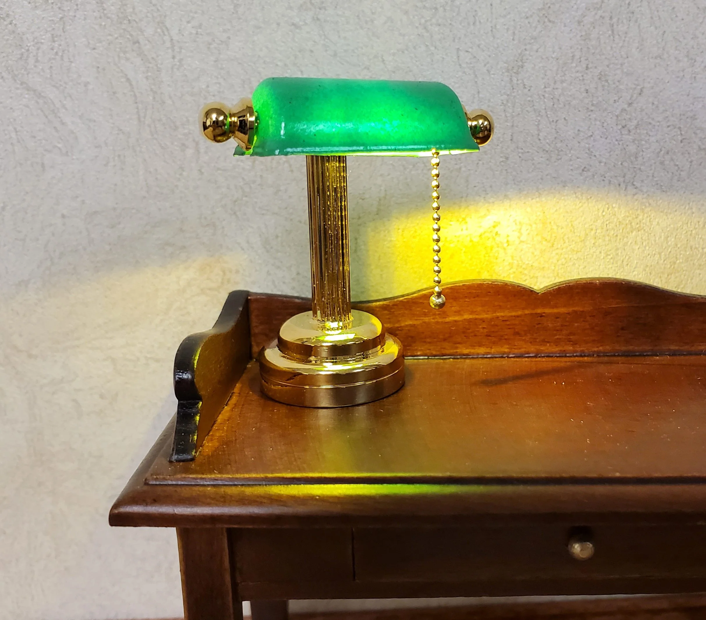 Dollhouse Battery Light Bankers Desk Table Lamp Green Shade 1:12 Scale Miniature - Image 4