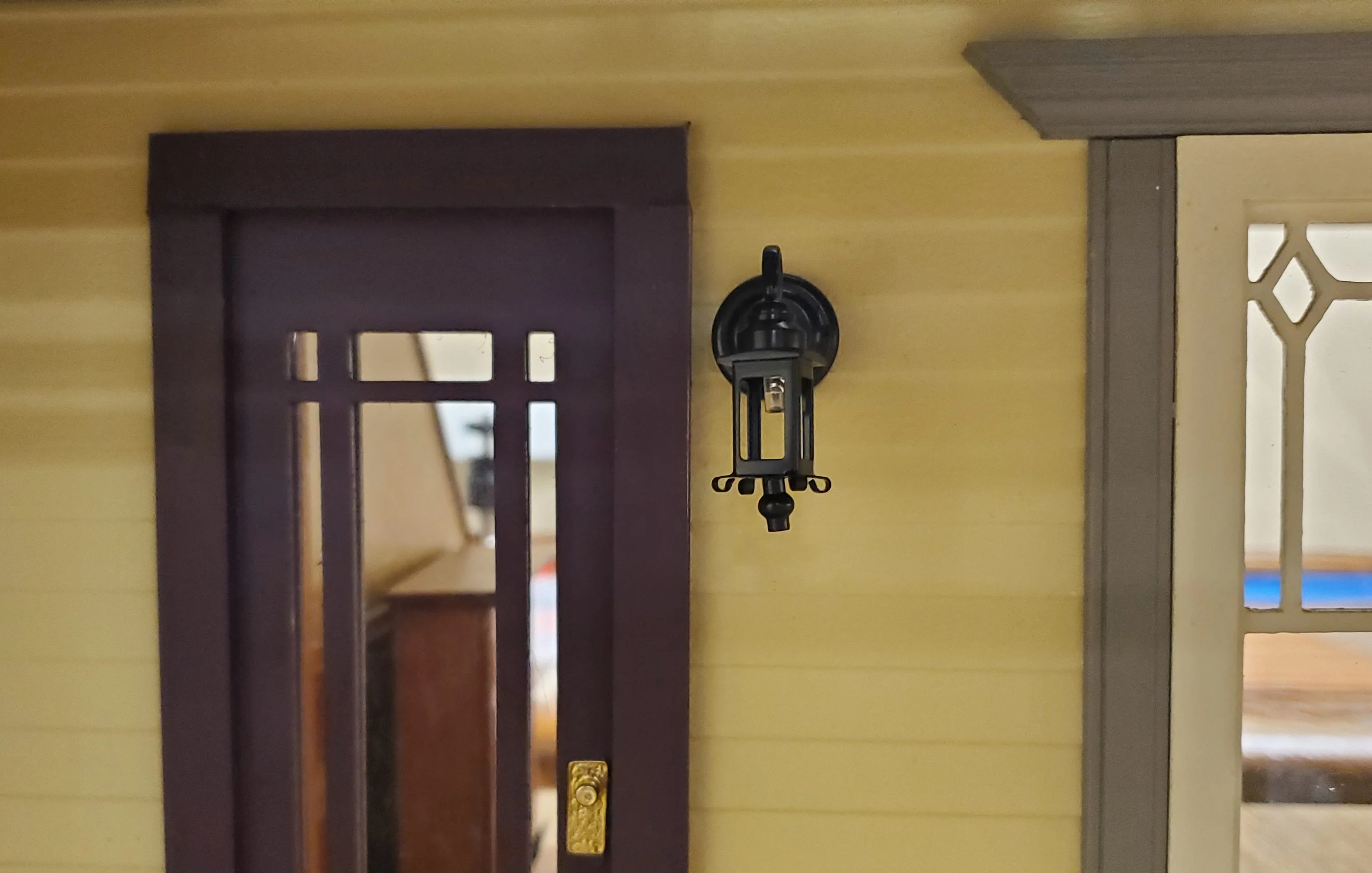 Dollhouse Battery Light Hamilton Coach Lamp Black Metal 1:12 Scale HW2308 - Image 3