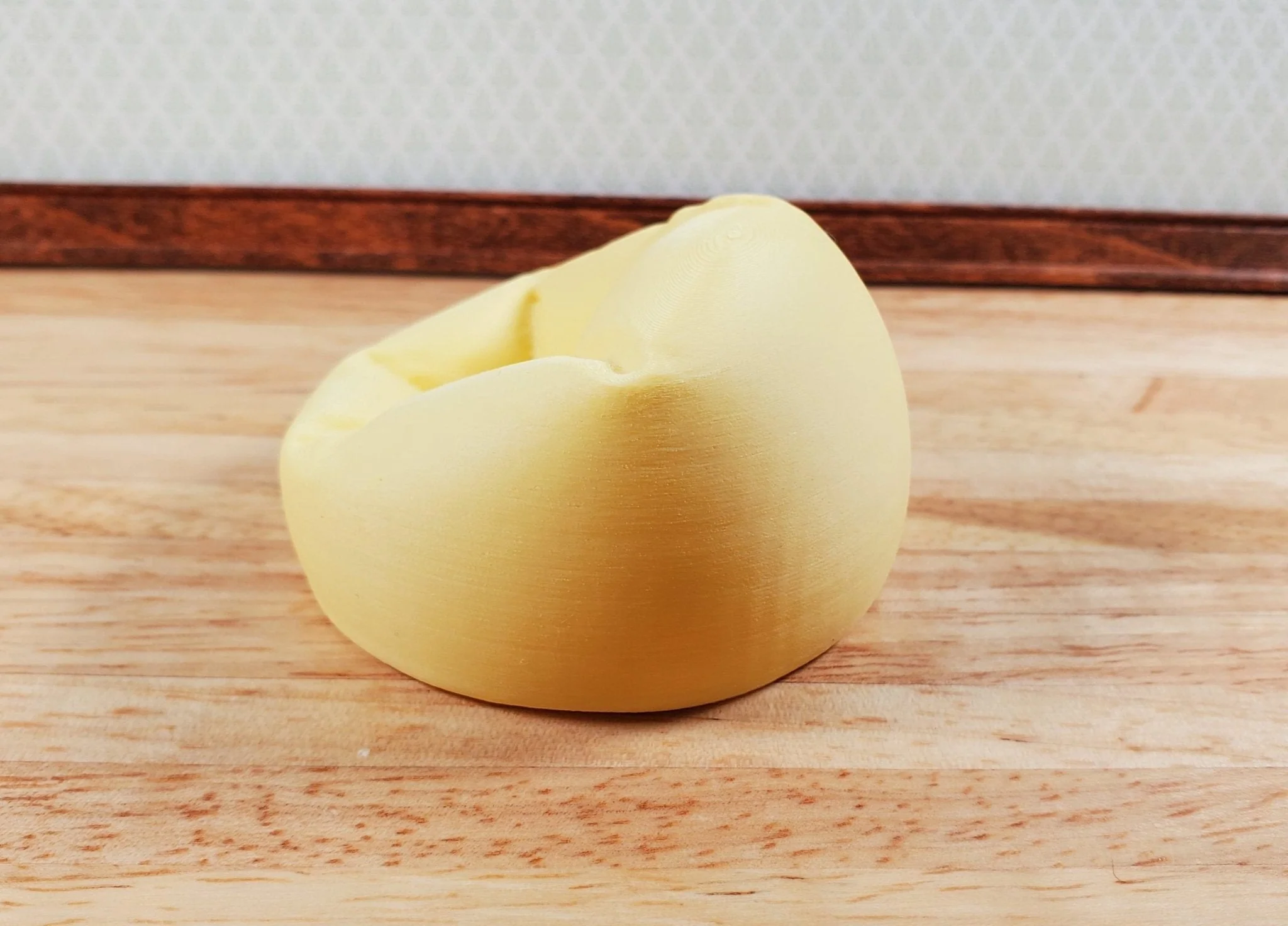 Dollhouse Bean Bag Chair for Child Yellow Cream 3D Printed 1:12 Scale Miniature - Image 3