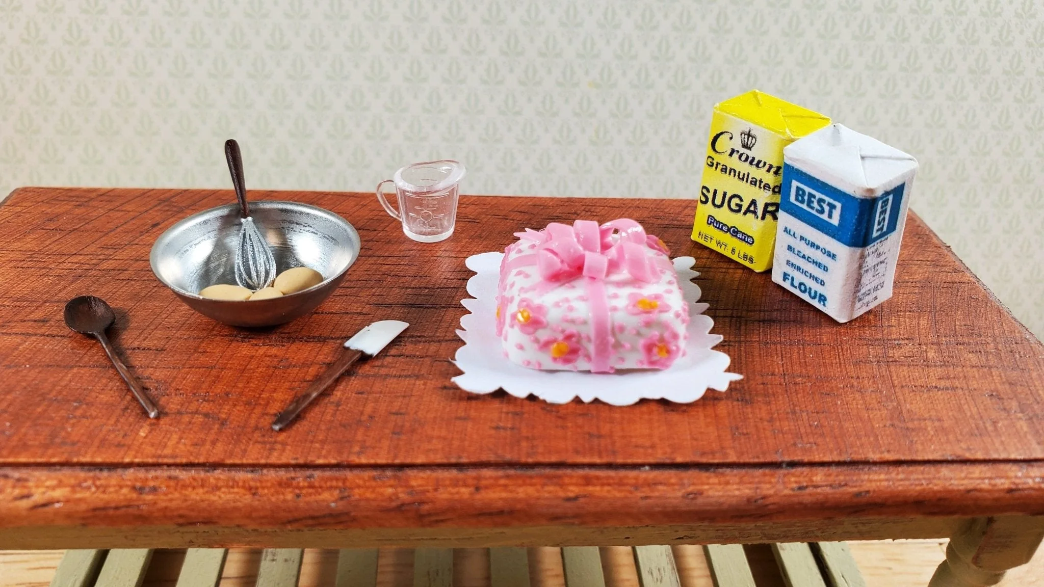 Dollhouse Cake Pink & White with Flowers Bow 1:12 Scale Miniature Food Bakery - Image 3