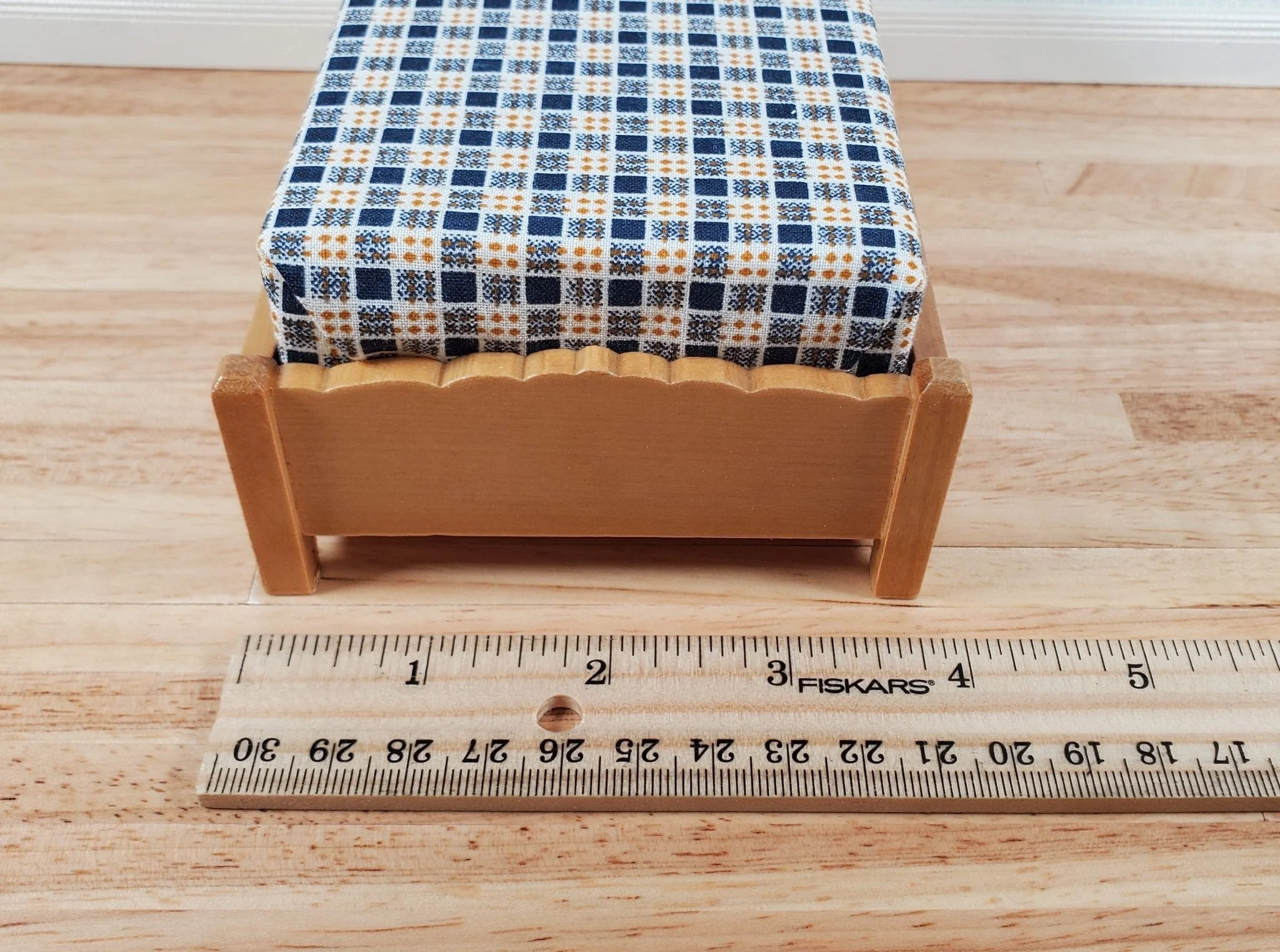 Dollhouse Captains Bed with Ships Wheel Headboard 1:12 Scale Bedroom Furniture - Image 6