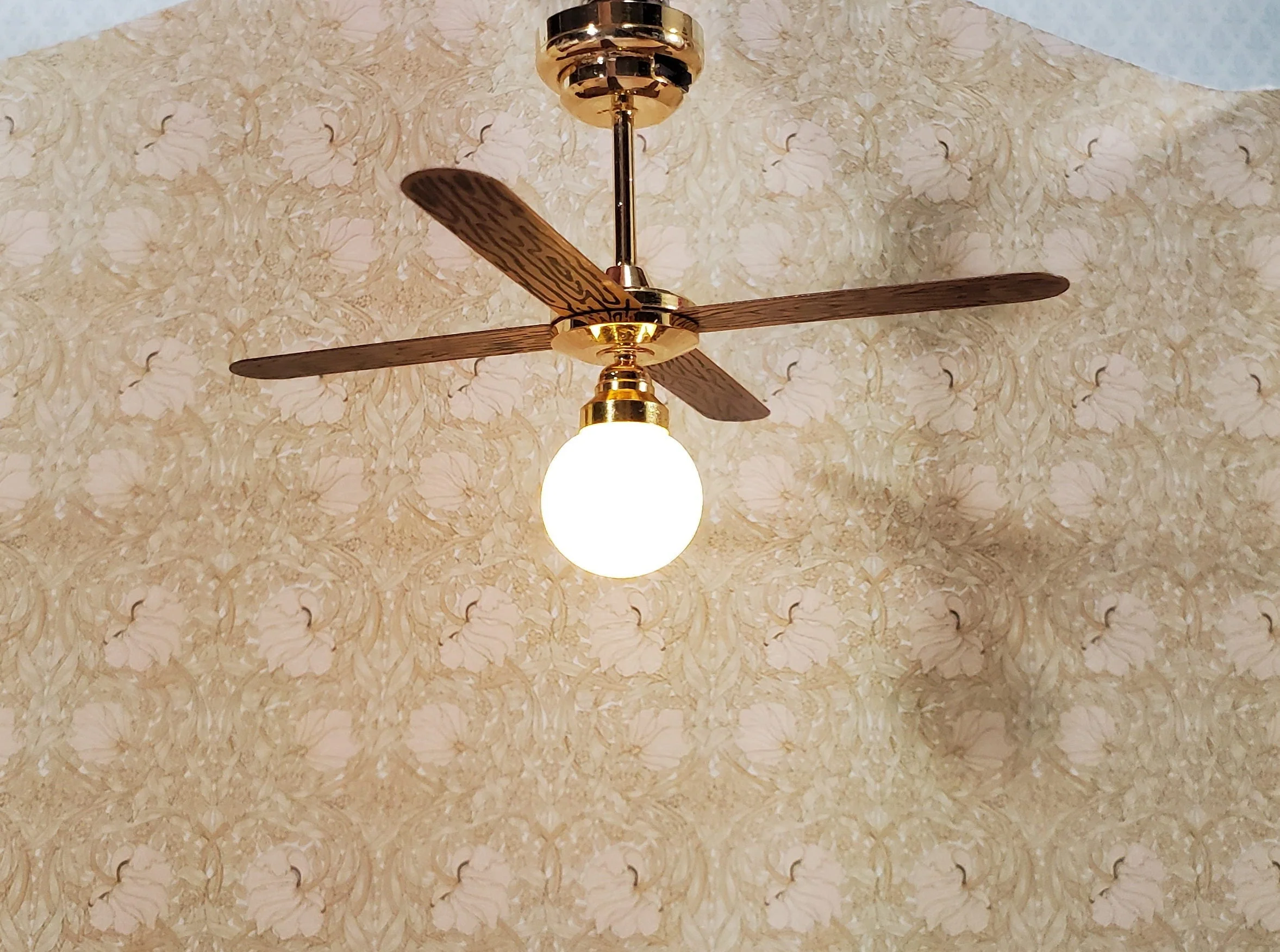 Dollhouse Battery Ceiling Fan Light 4 Blades 1:12 Scale Miniature - Image 4