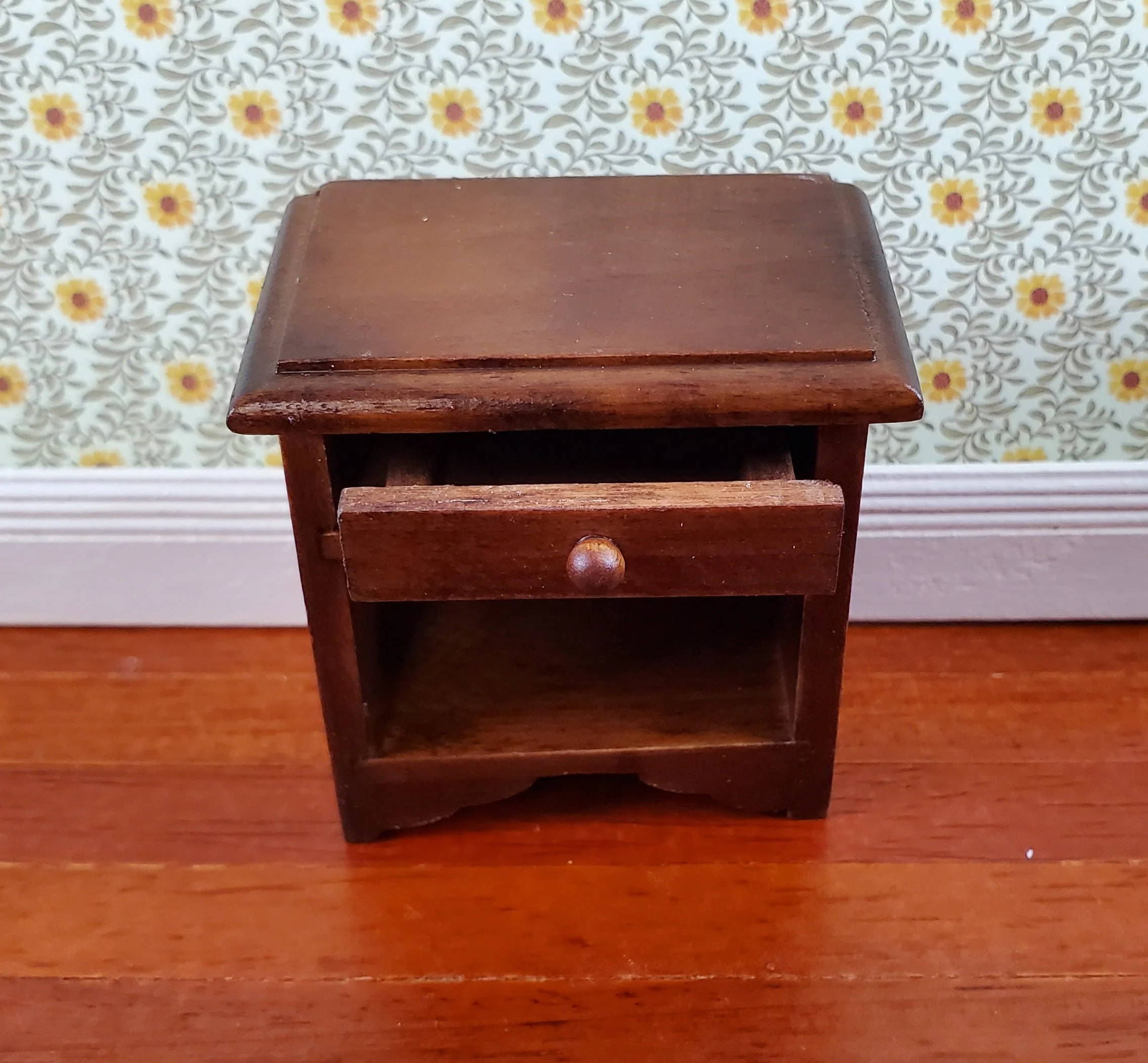 Dollhouse Miniature Nightstand Side Table with Drawer 1:12 Scale Furniture - Image 3