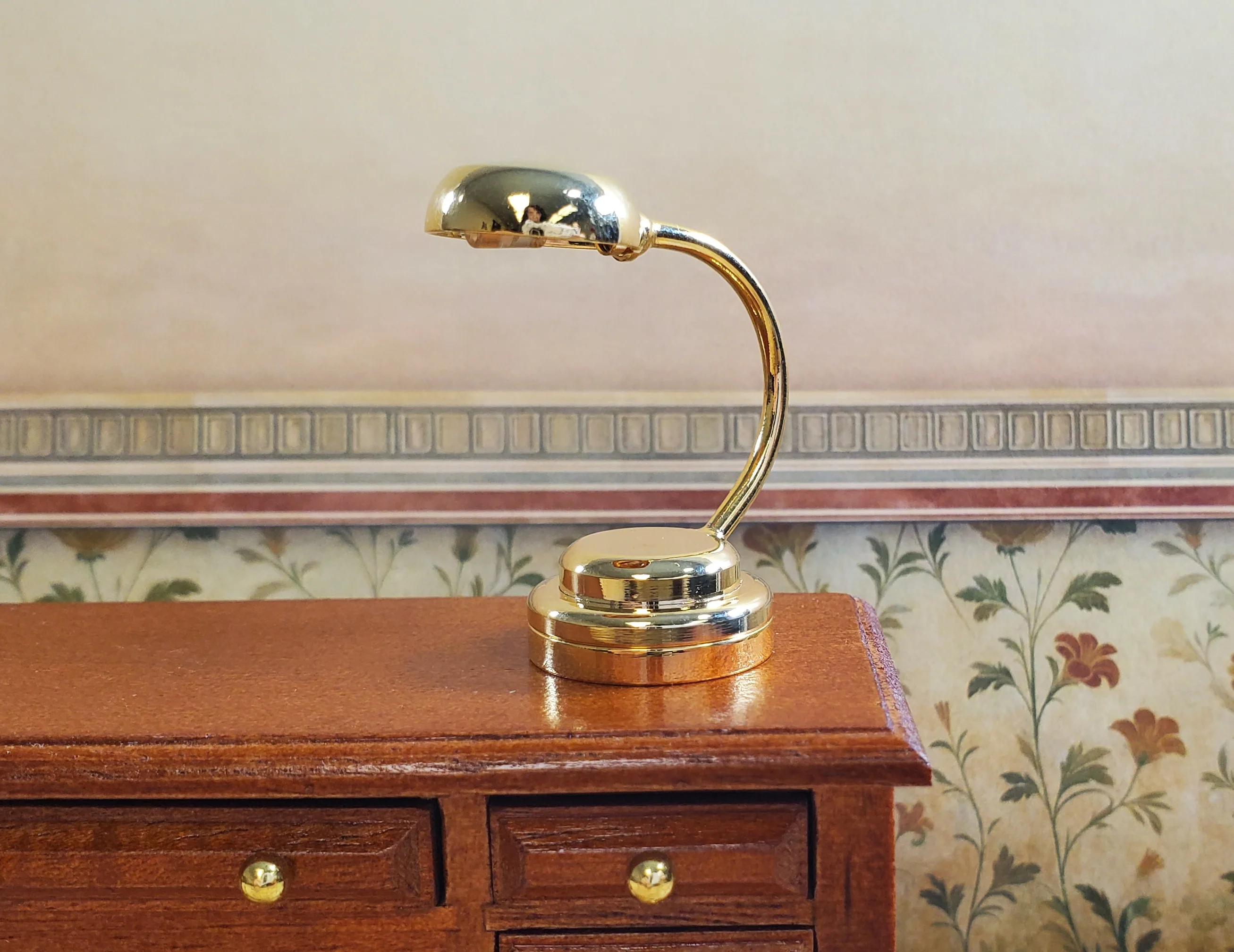 Dollhouse Modern Gold Desk Lamp Battery Operated 1:12 Scale Miniature Light - Image 3