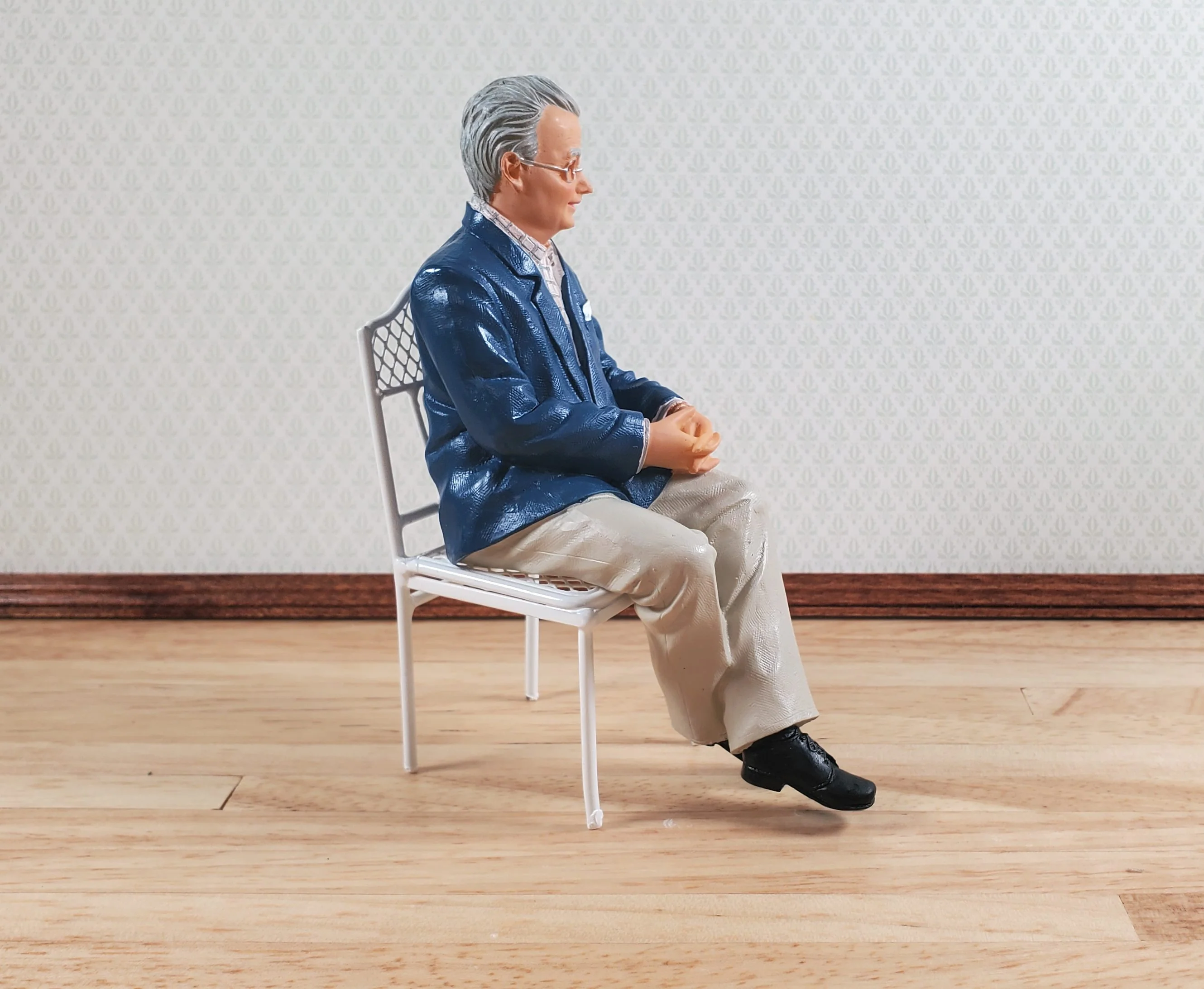 Dollhouse Modern Grandfather Grandpa Sitting 1:12 Scale "Carter" Houseworks - Image 3