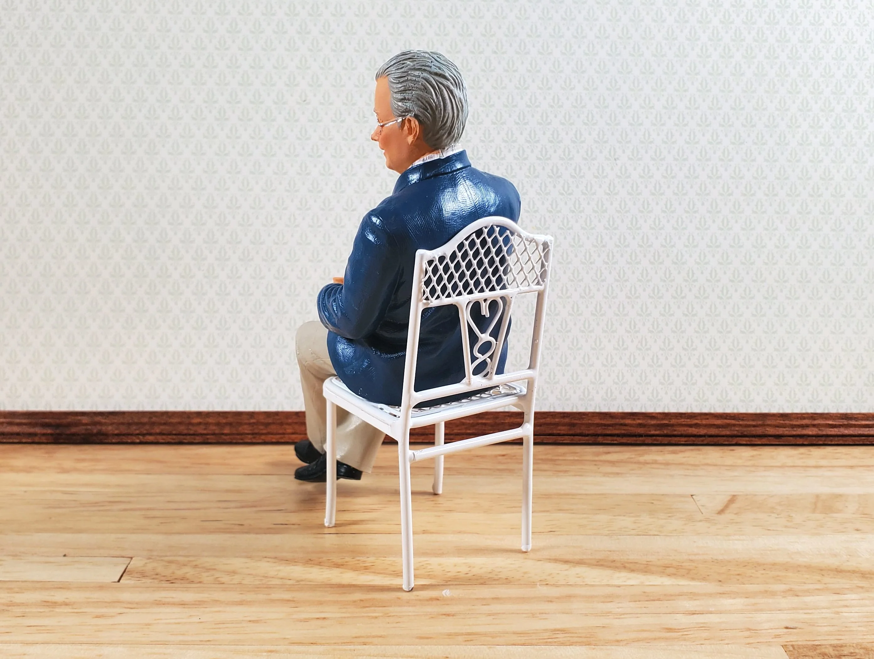 Dollhouse Modern Grandfather Grandpa Sitting 1:12 Scale "Carter" Houseworks - Image 4