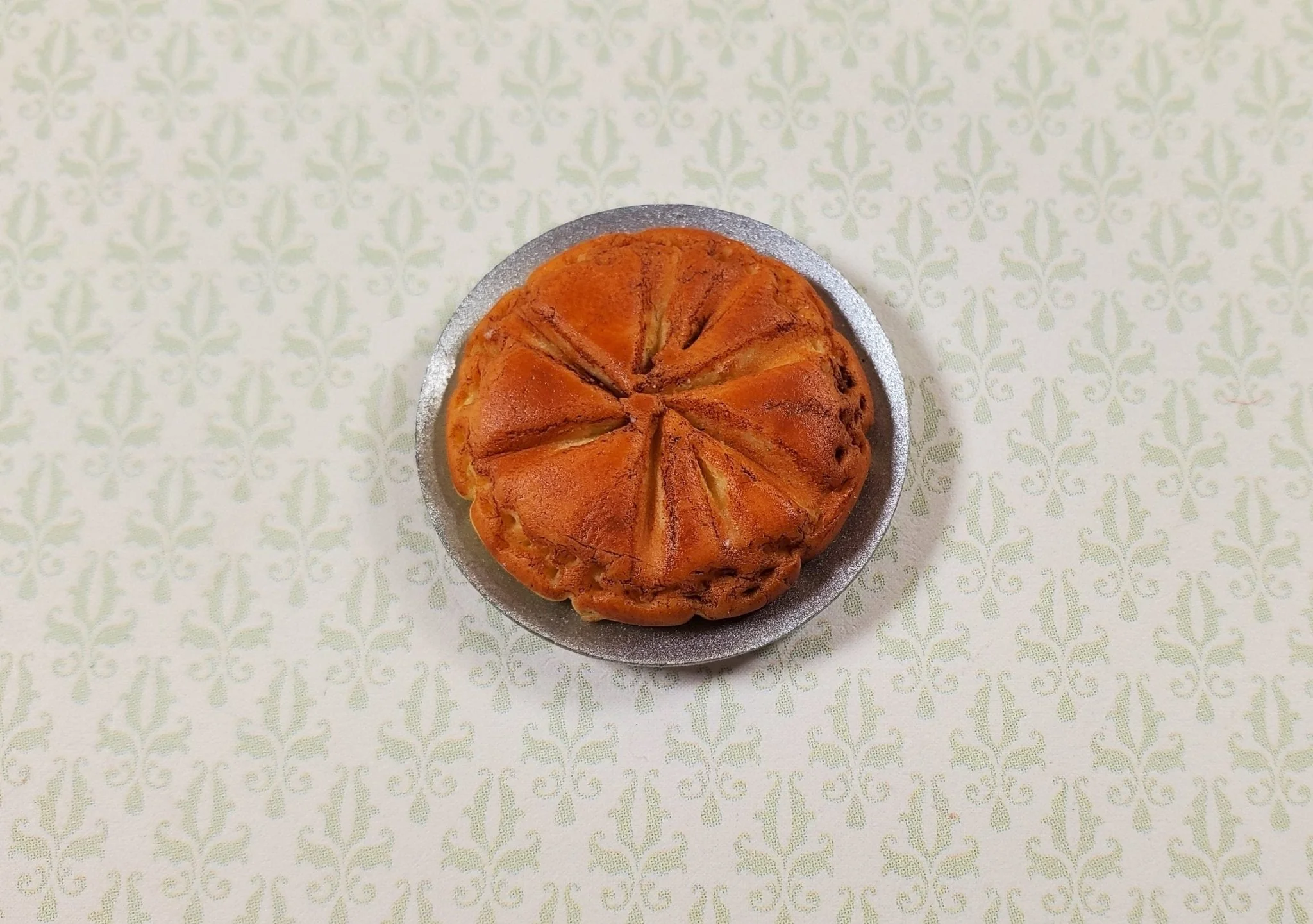 Dollhouse Pie on a Pie Tin 1:12 Scale Miniature Kitchen Food Bakery - Image 3