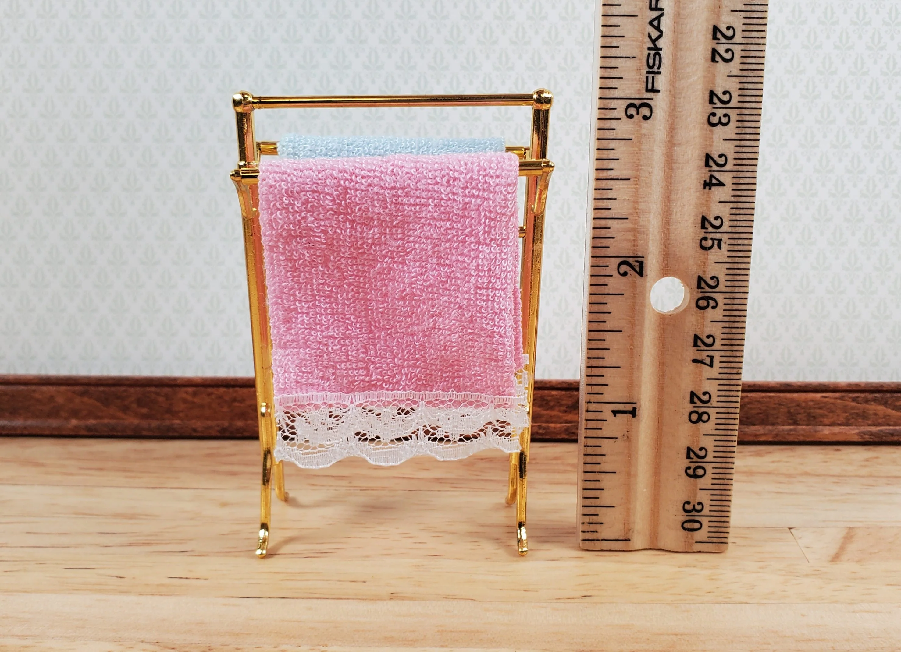Dollhouse Towel Drying Rack Stand w/ Towels Metal 1:12 Scale Miniature Bathroom - Image 4