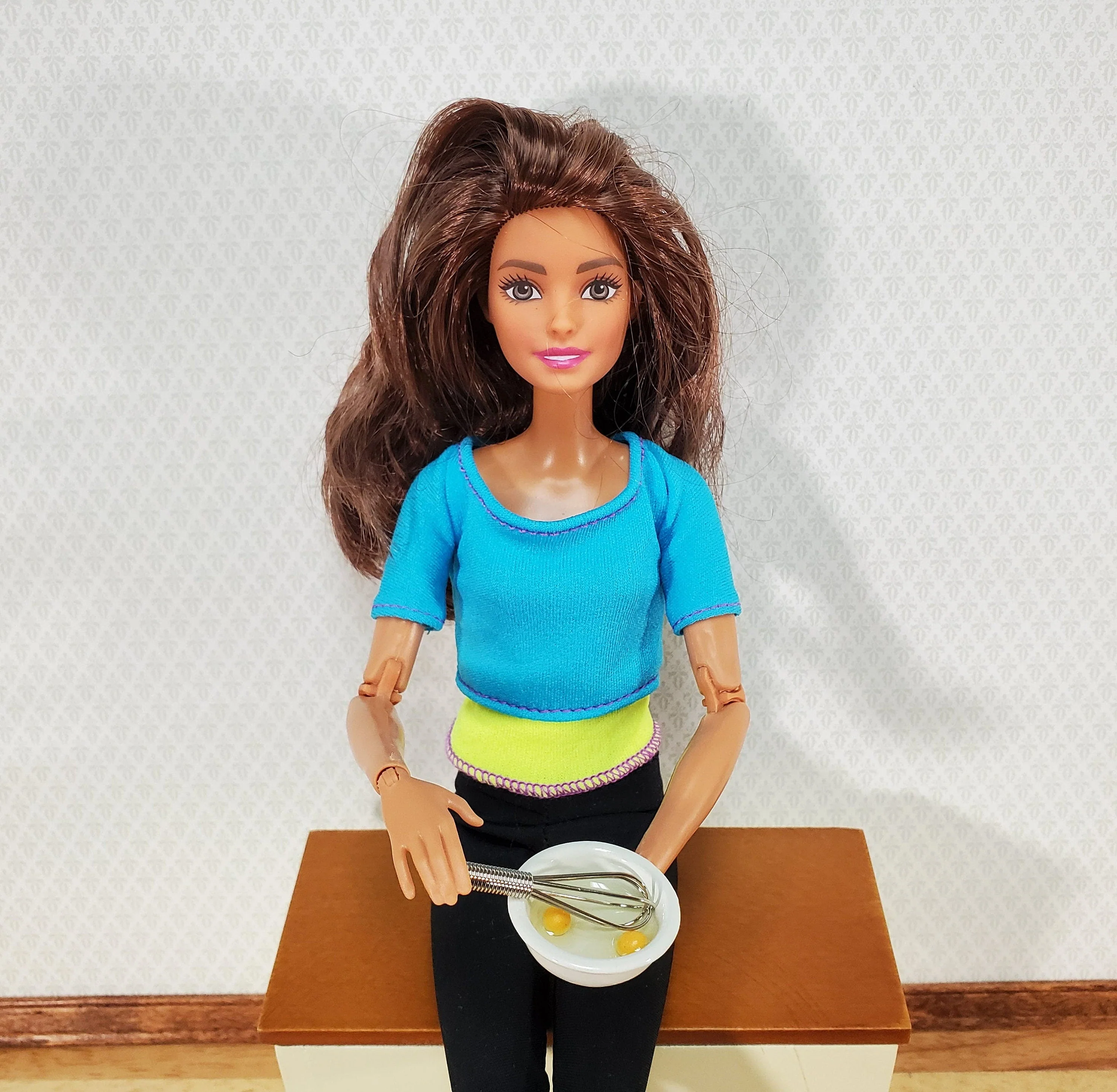Miniature 1:6 Scale Whisk with Bowl and Cracked Eggs Playscale Fashion Doll Size - Image 4